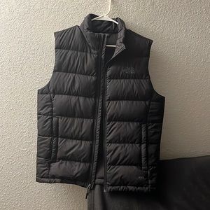 MENS North face vest black with black north face letters
